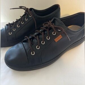 Ecco Men’s Black Leather Sneakers Minimalist Design SZ 44